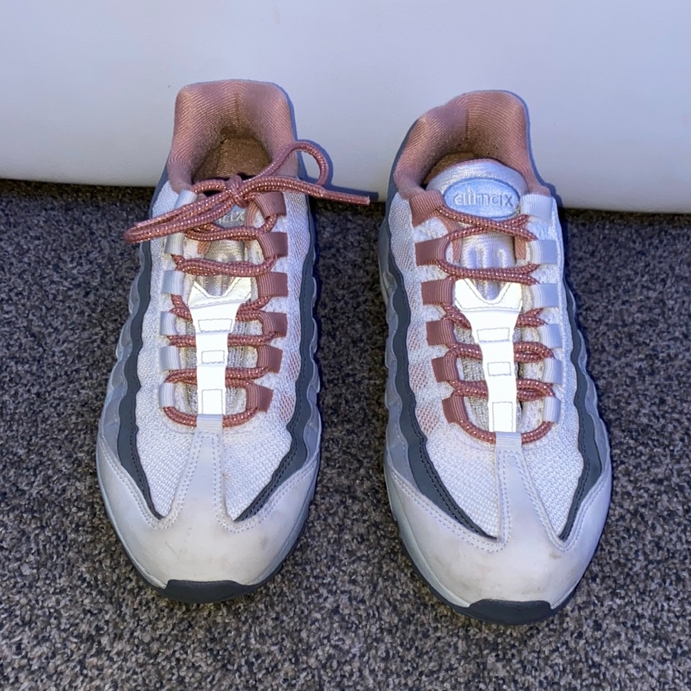 Nike tennis shoes